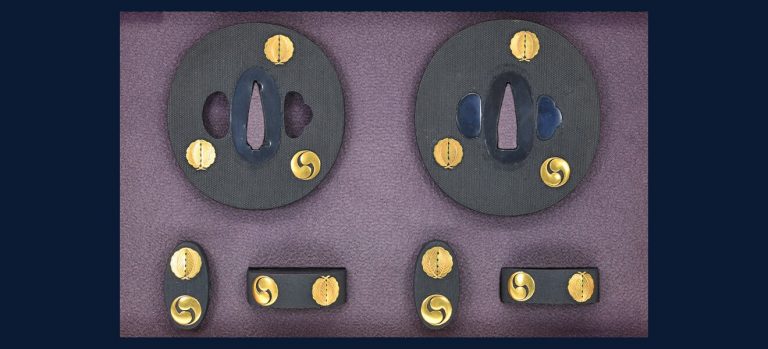 抱柏・巴紋散図大小揃金具（大小鍔・大小縁頭） 石黒政広