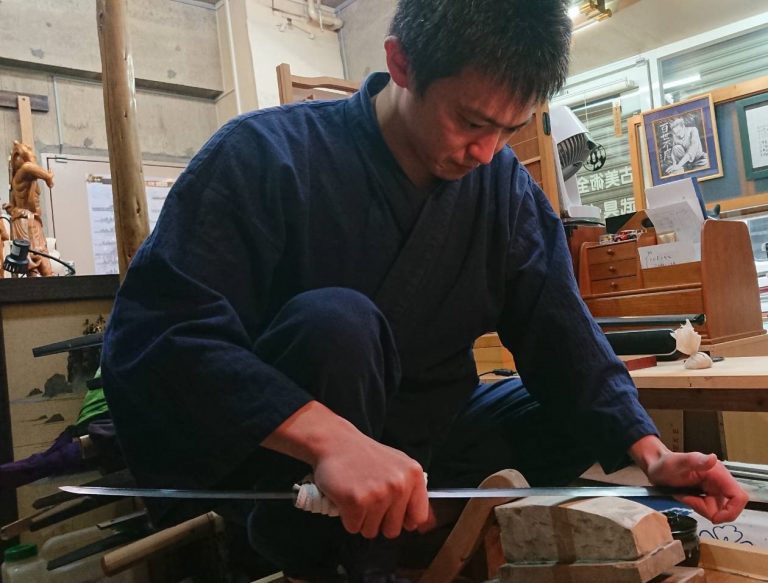 御刀研処 誠雅堂の仕事の様子