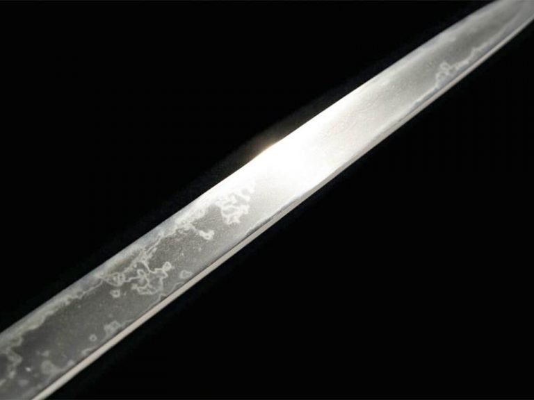 刀剣研磨・諸工作工房の仕事の様子